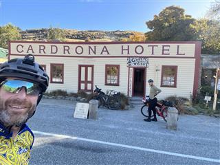 Photo of Tour Aotearoa 2023: rider Chris Ewers, Cardrona Hotel